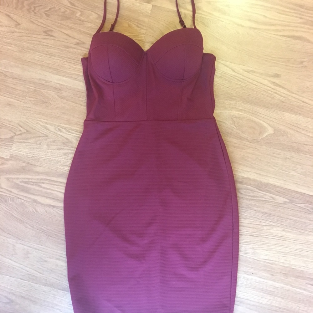 Little red body-con dress!💃